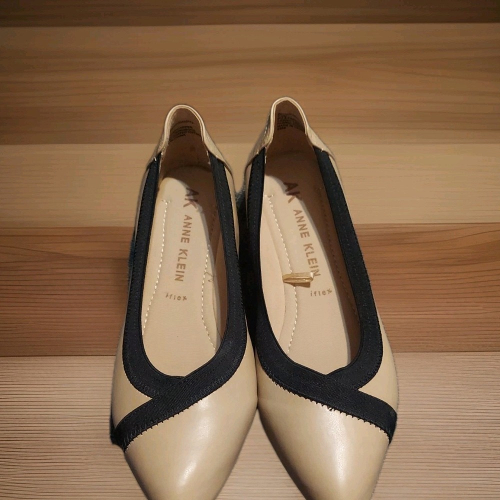 AK Anne Klein I Flex Beige/Black Ballet Flats Size 7.5 Boho Y2k Dress Shoes Slip